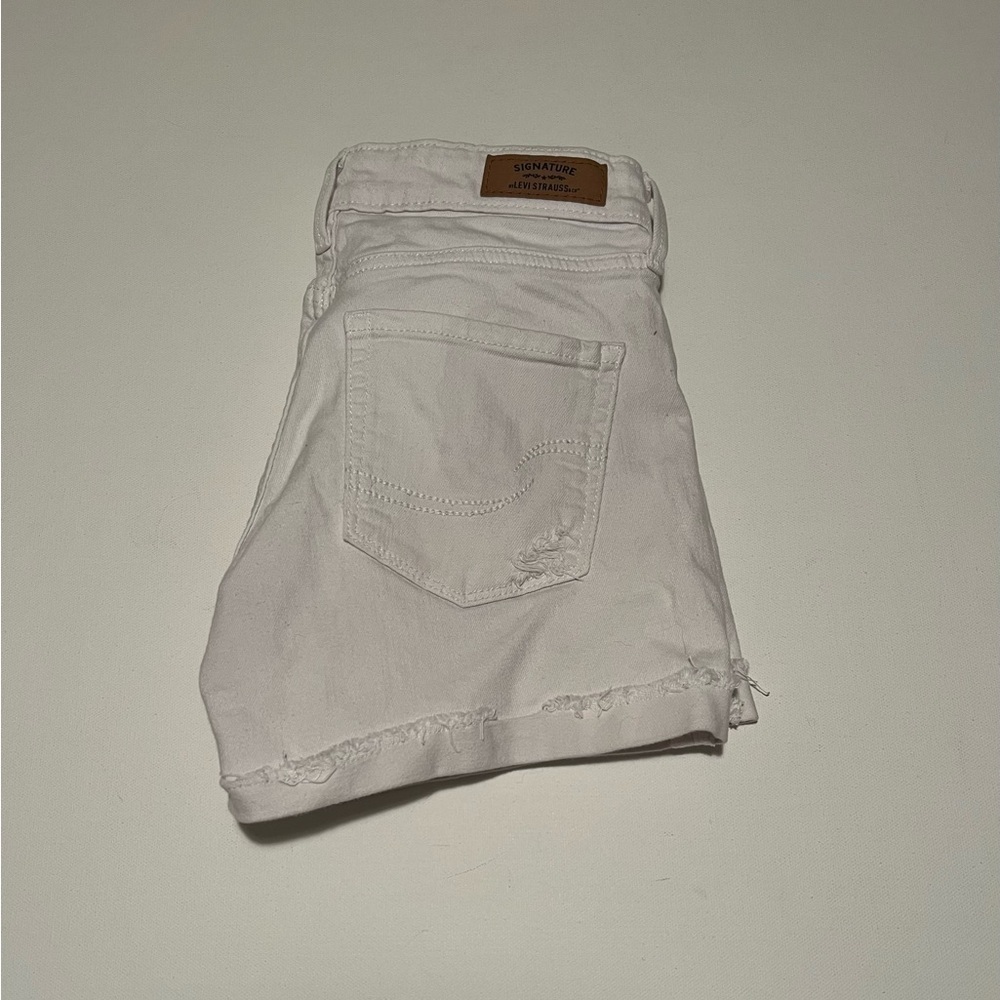 EUC‎ Levis Womens White Mid Length Stretch Cuffed Jean Shorts Size 26 (B5)